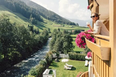 Südtirol-Urlaub buchen im 4-Sterne-Sup. Hotel Ahrntal