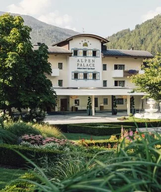 Discover hotels South Tyrol & hotels at Lake Garda